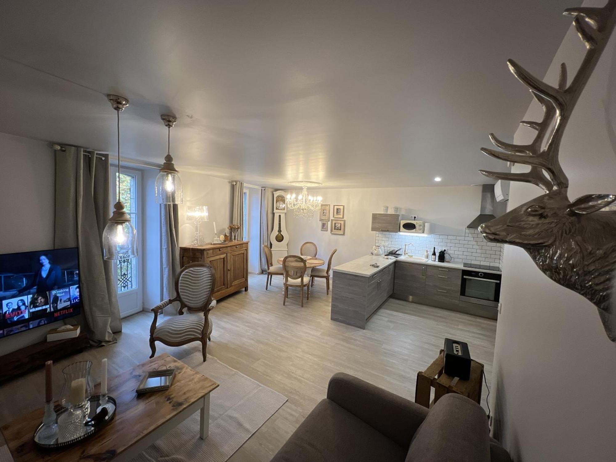 Babolene Shabby Suite ヴィルフランシュ・ド・ルエルグ 部屋 写真